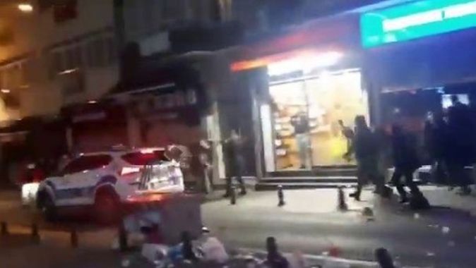Kadıköy&#039;de polis aracına zarar veren ve güvenlik güçlerine saldırılarda bulunan 5 zanlı yakalandı