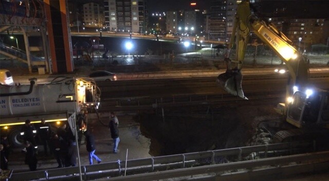Kilit kavşakta su borusu patladı: Ankara-Kayseri yolu trafiğe kapatıldı