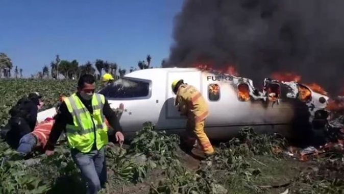 Meksika&#039;da askeri uçak düştü: 6 ölü