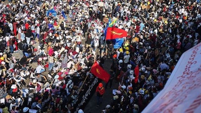 Myanmar&#039;da askeri darbe karşıtı protestolar sıkıyönetime rağmen devam etti