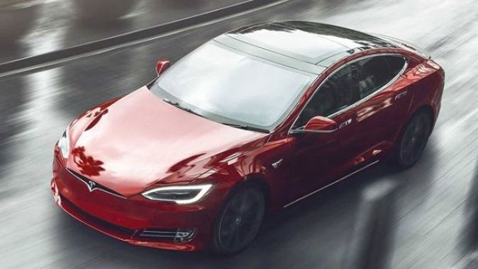 Tesla, 135 bin aracını geri çağıracak