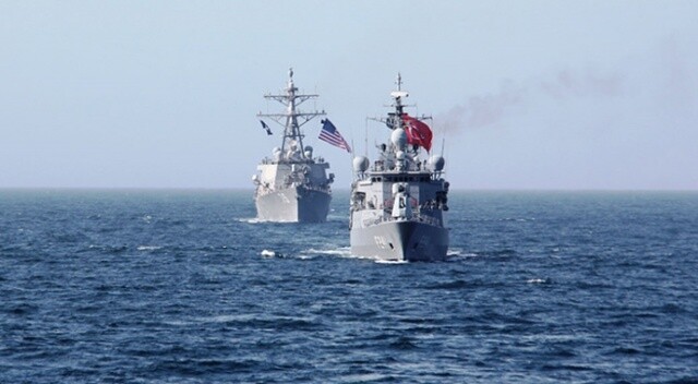 Türkiye ve ABD Deniz Kuvvetleri unsurlarınca Karadeniz&#039;de geçiş eğitimi gerçekleştirildi