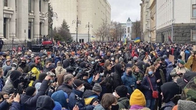 Ukrayna’da aktiviste verilen hapis cezası protestoları devam ediyor
