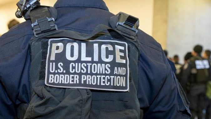 ABD&#039;de polisin, Covid-19&#039;lu göçmenlerin ülkeye girişine izin verdiği açıklandı