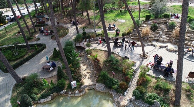 Adana&#039;da piknik alanları doldu taştı
