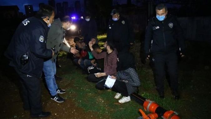 Adana’da polisten kaçmaya çalışan şüpheliler patates tarlasında yakalandı