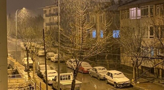 Afyonkarahisar’da gece yarısı kar yağışı sürprizi