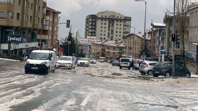 Ankara&#039;da dolu, İstanbul&#039;da çamur