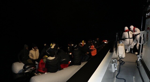 Ayvalık’ta 36 göçmen botları batmak üzereyken kurtarıldı