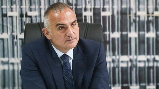 Bakan Ersoy: Turist kabulünde vaka sayıları ve aşı programına bakılacak