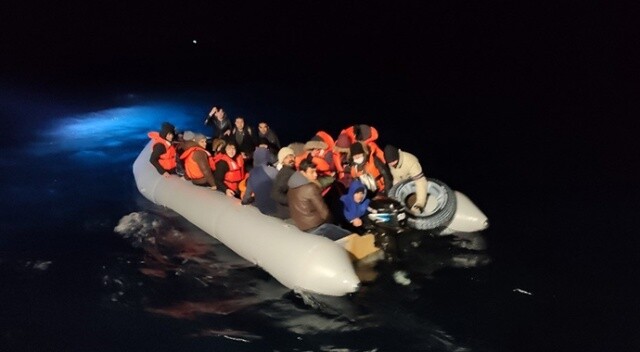 Balıkesir açıklarında 48 düzensiz mülteci kurtarıldı