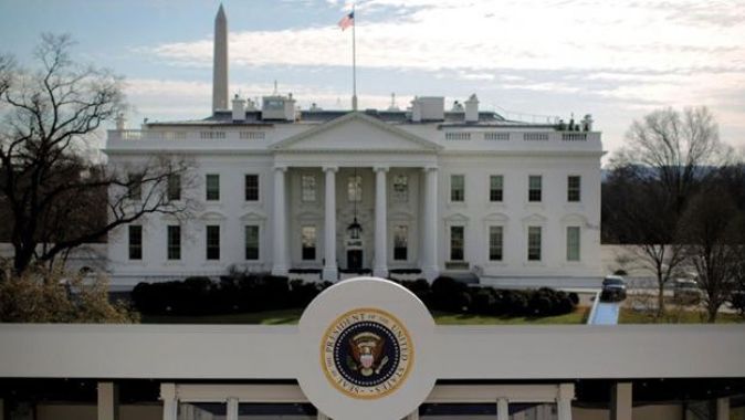Beyaz Saray ve basın arasında tartışma çıktı: Gazetecilerin girişte Kovid testi için para ödemesi planlanıyor