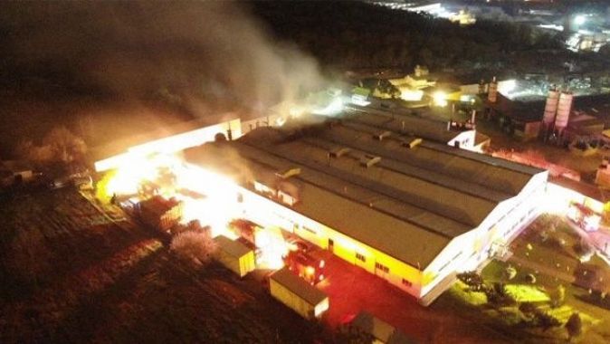 Çekmeköy&#039;de gıda üretim tesisinde yangın