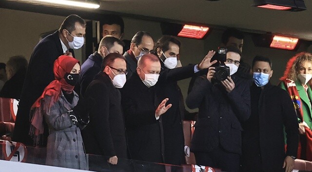 Cumhurbaşkanı Erdoğan, Letonya maçını izlemek için stada geldi