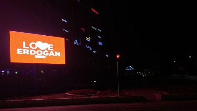 Elazığ&#039;da &quot;Love Erdoğan&quot; görseli LED ekranlara yansıtıldı