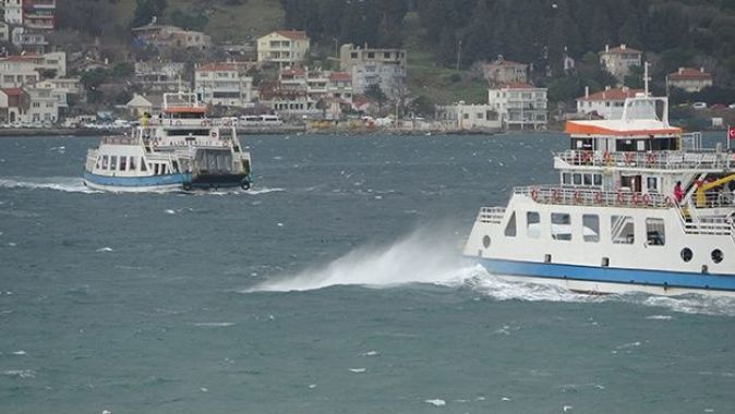 Gökçeada ve Bozcaada hatlarında bazı feribot seferleri fırtına nedeniyle iptal edildi