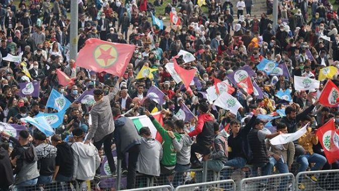 HDP&#039;nin Diyarbakır&#039;daki nevruz etkinliğinde terör örgütü propagandası yapıldı