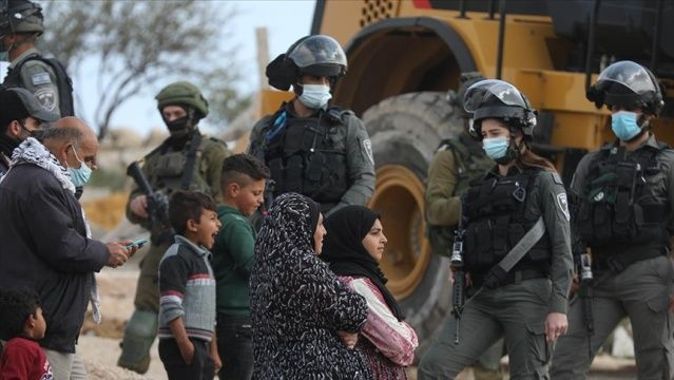 İsrail belediyesi Kudüs’te Filistinlilere ait iki evi yıktı