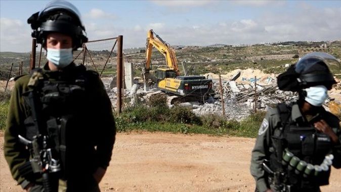 İsrail güçleri Batı Şeria&#039;da Filistinlilere ait bir evi yıktı