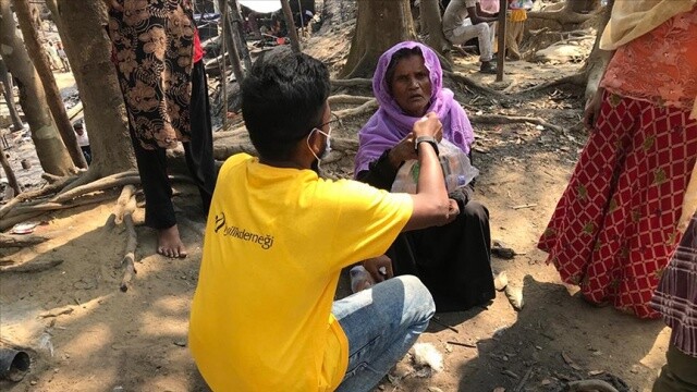 İyilik Derneği Bangladeş&#039;deki yangından etkilenen Arakanlılara yardım yolladı