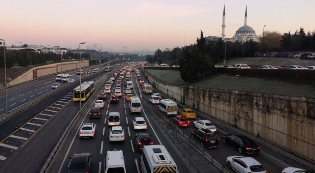 Kısıtlama sonrası İstanbul&#039;da trafik yoğunluğu