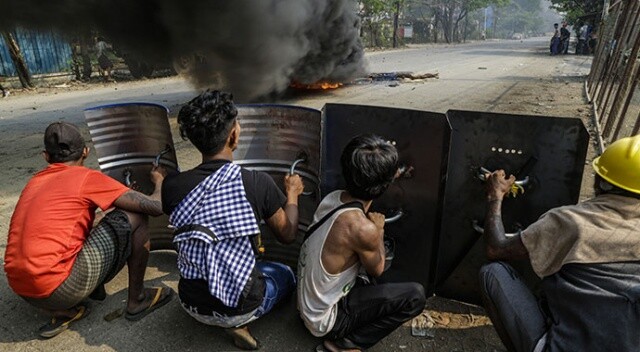 Myanmar&#039;daki darbe karşıtı gösterilerde 5 kişi öldü
