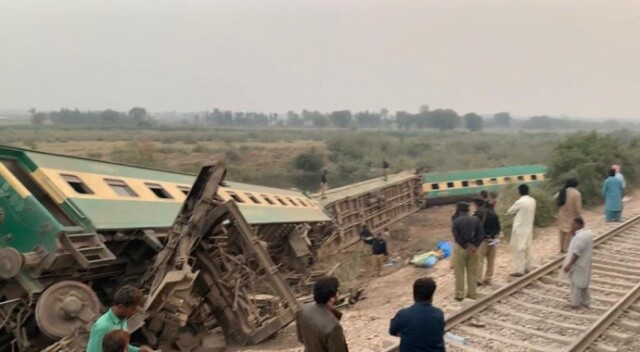 Pakistan&#039;da tren raydan çıktı: 1 ölü, 40 yaralı
