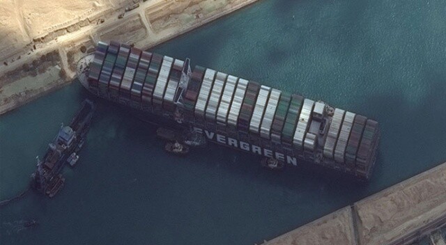 Süveyş Kanalı&#039;nda sıkışan geminin bugün yüzdürülmesi bekleniyor