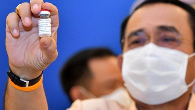 Tayland AstraZeneca&#039;nın Covid-19 aşılarını uygulamaya başladı