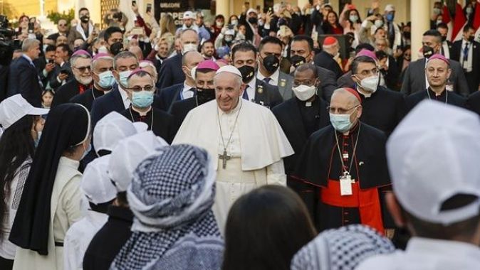 Tepki çekti! Herkes maskeli, bir tek Papa Franciscus maskesiz