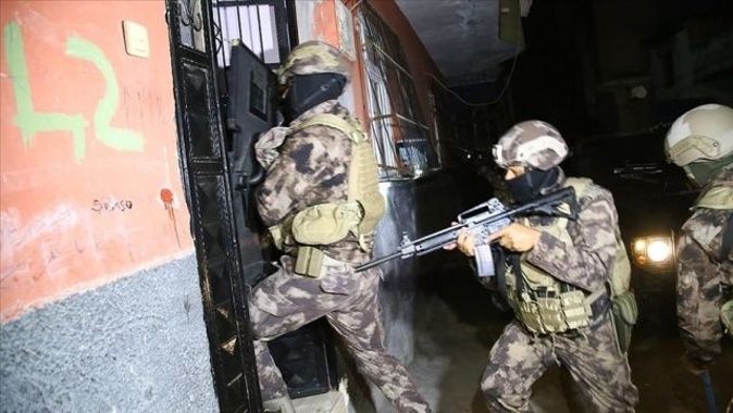 Adana&#039;da terör örgütü PKK/KCK operasyonunda 10 şüpheli yakalandı