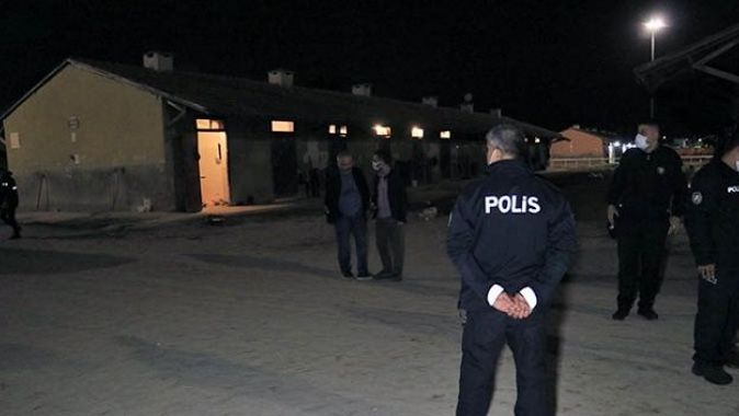 Adana Hipodromu&#039;nda seyislerin kavgası kanlı bitti: 1 ölü