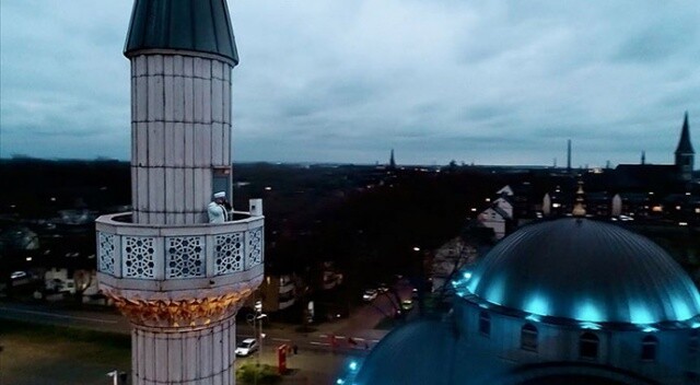 Almanya&#039;nın Wuppertal kentinde cuma ezanı hoparlörle minareden okunmaya başlandı