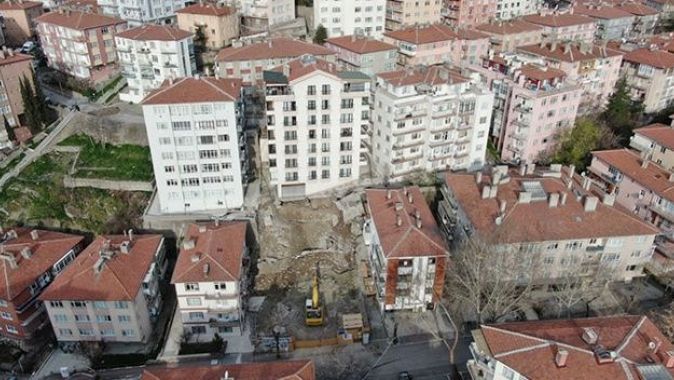 Ankara&#039;da çökme tehlikesi nedeniyle 21 bina boşaltıldı