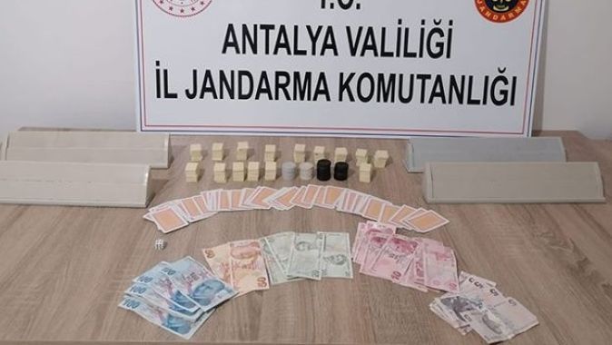 Antalya’da kumar operasyonu: 7 kişiye 37 bin 702 TL ceza