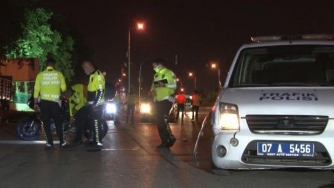 Antalya’da trafik polisleri kaza yapı: 1 polis yaralı