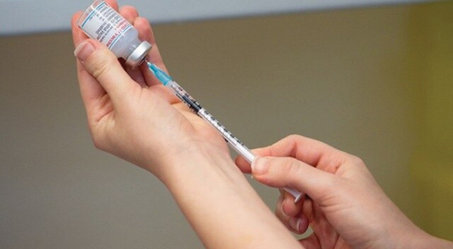 Birleşik Krallık’ta bir aşı daha faaliyete geçti: Moderna aşısının ilk dozu uygulandı