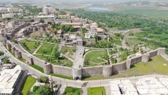 Diyarbakır’da tarihin dev dirilişi