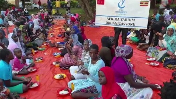 Düğün yemeği yerine 300 Afrikalıya iftar