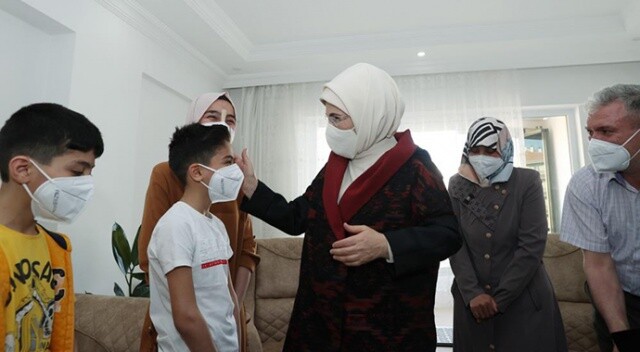 Emine Erdoğan, Suriyeli bir aileyi ziyaret etti
