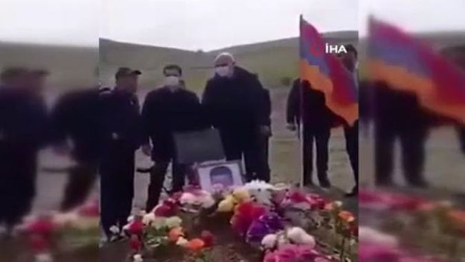Ermeni askerin mezarına çiçek bırakmak isteyen Paşinyan&#039;a tepki