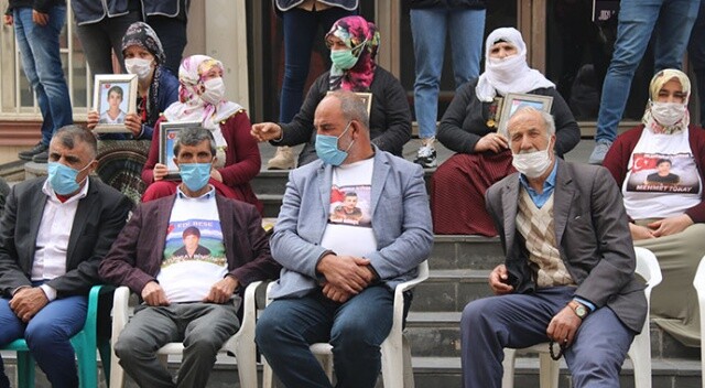 Evlat nöbetindeki aileler çocuklarını HDP&#039;den istiyor