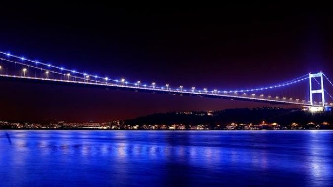 Fatih Sultan Mehmet ve Yavuz Sultan Selim köprüleri otizme dikkati çekmek için ışıklandırıldı