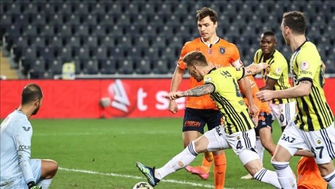 Fenerbahçe, deplasmanda Medipol Başakşehir&#039;e üstünlük kurmakta güçlük çekiyor