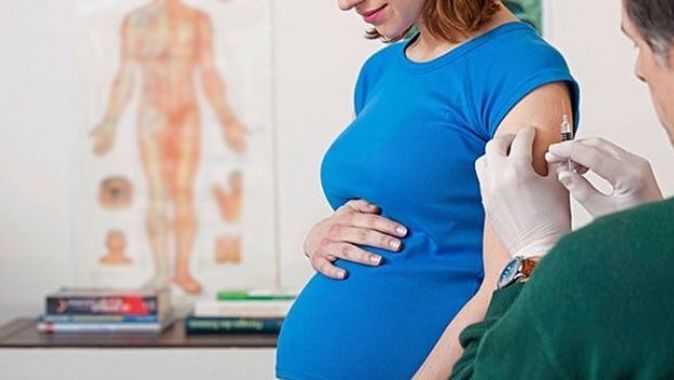 İngiliz profesörden tavsiye: Hamilelere aşıda öncelik tanınmalı