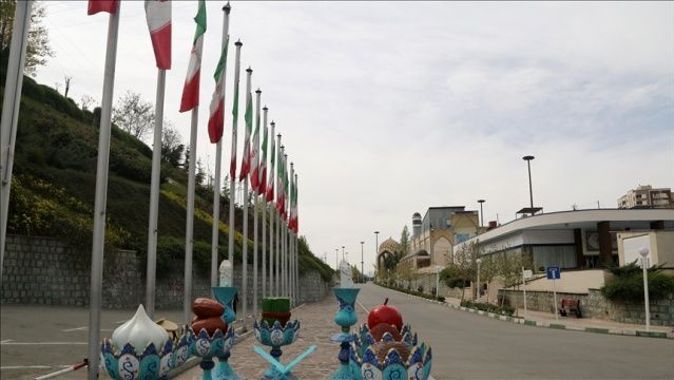 İran&#039;da artan Kovid-19 vakaları kısıtlamaları geri getirdi