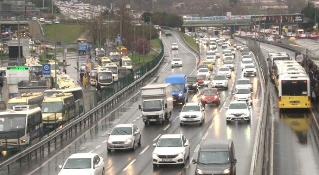 İstanbul&#039;da kısıtlama bitti, trafik yoğunluğu yüzde 75&#039;i aştı