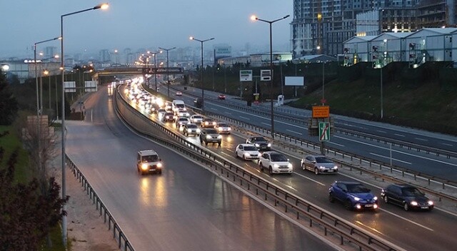İstanbul&#039;da &#039;tam kapanma&#039; öncesi trafik yoğunluğu