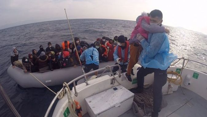 İşte Türk şefkati: Yunan&#039;ın ölüme ittiği 110 göçmeni Sahil Güvenlik kurtardı
