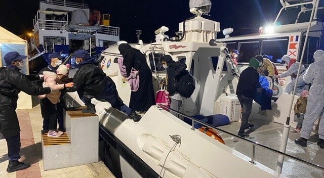 İzmir’de 30 düzensiz göçmen kurtarıldı